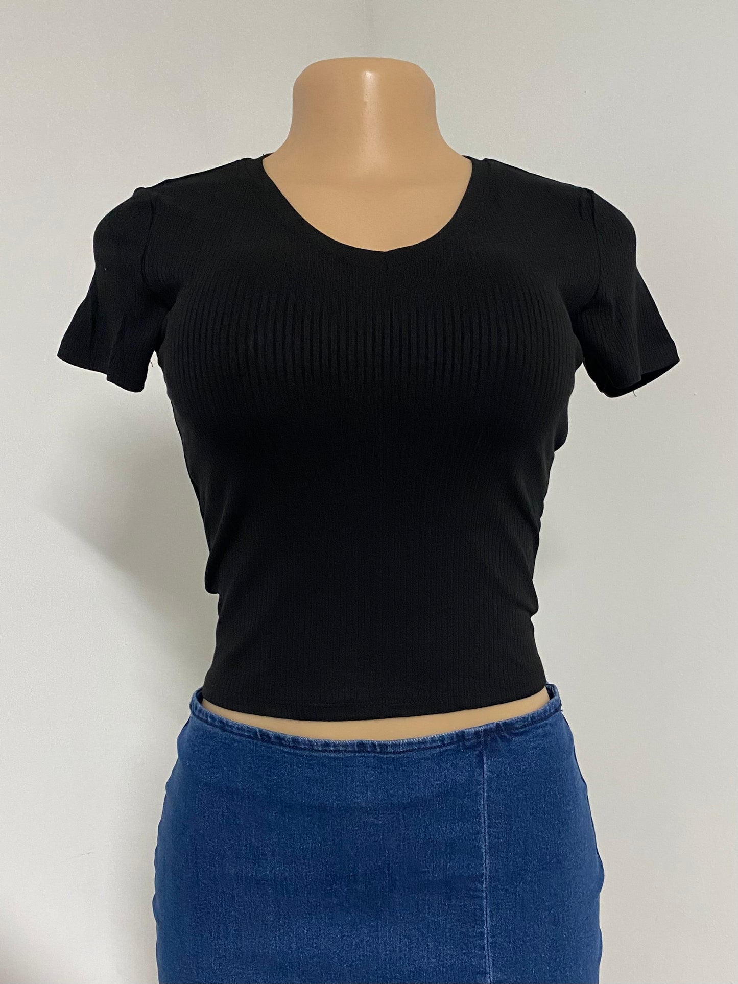 Short Sleeve V-Neck Crop Tops